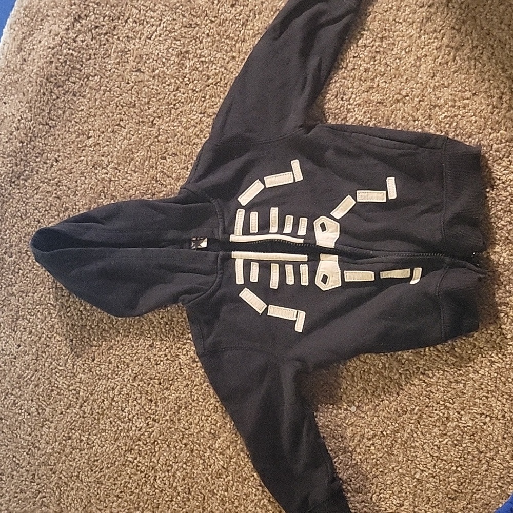 Skeleton zip up hoodie 2T